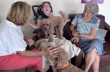 Leni Mit Hundetherapie