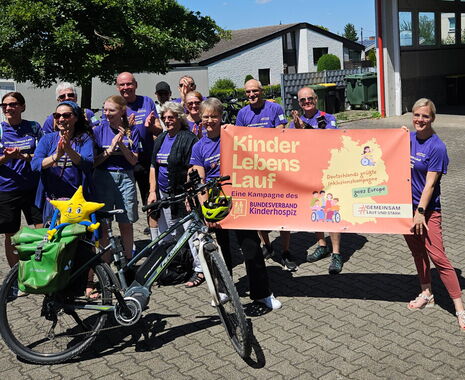 Mit der Engelsfackel und einer 52 Kilometer langen Radtour setzte der Kinder und Jugendhospizdienst Pusteblume ein sichtbares Zeichen für Solidarität, Hoffnung und gelebte Unterstützung.
